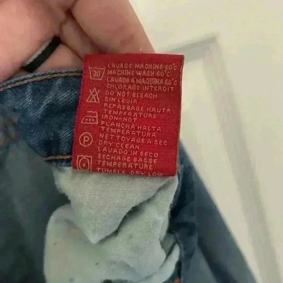 Cudi Jeans size 27. Distressed Denim Straight Jeans. Light wash. - Picture 11 of 13